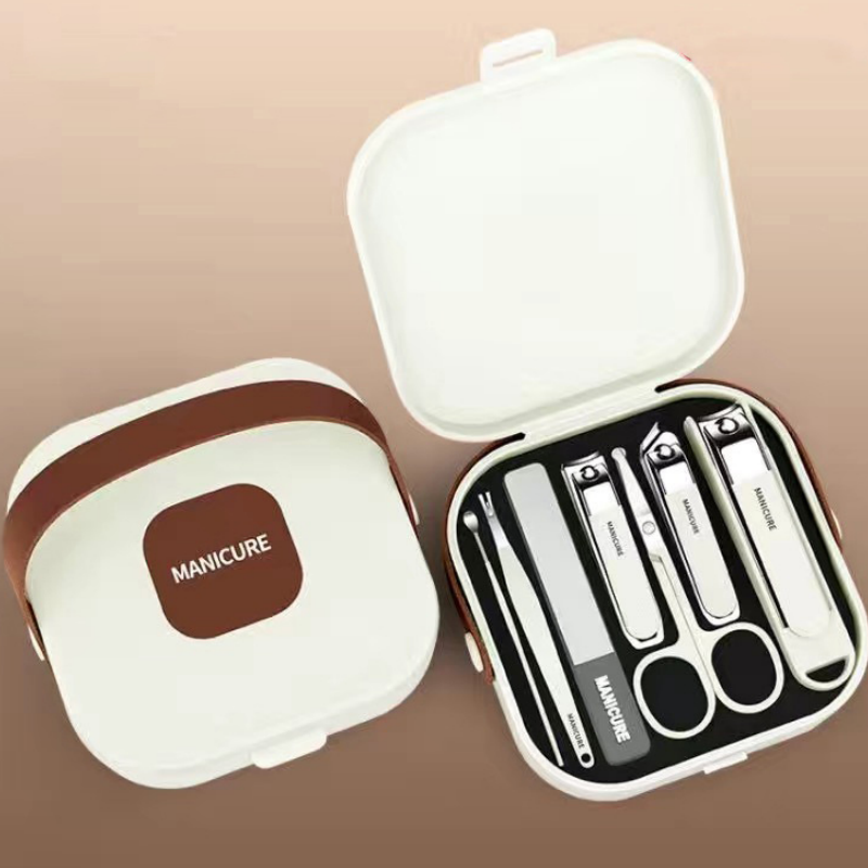 Charly | Portable 7-piece manicure set with nail clippers