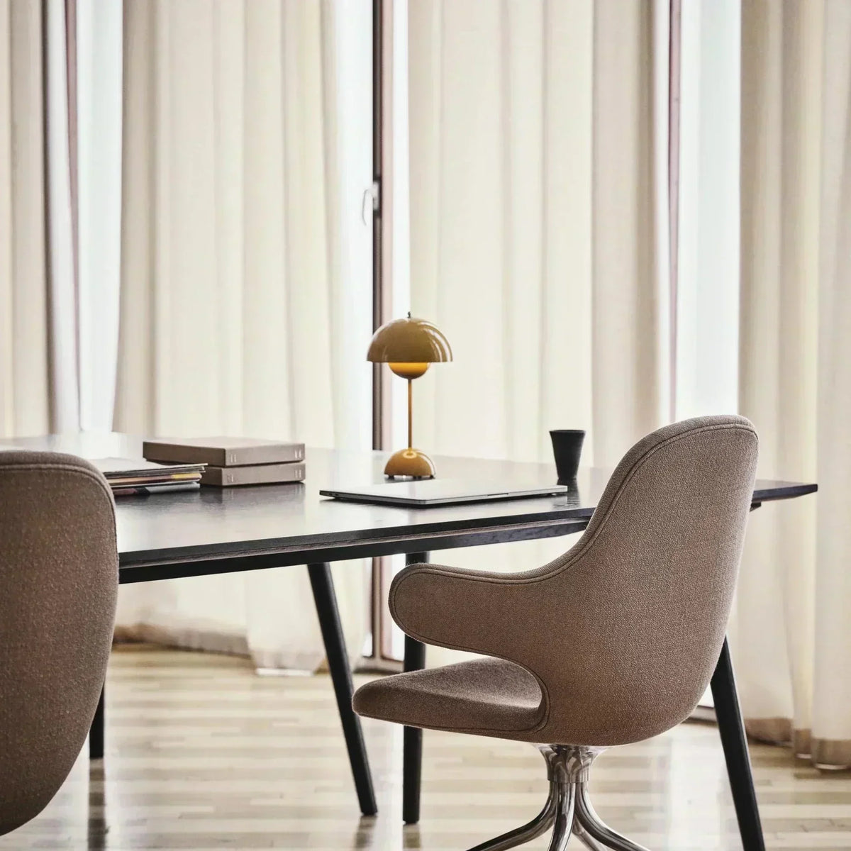 NordicNest Modern Lamp - Adjustable LED Illumination, Chic Design