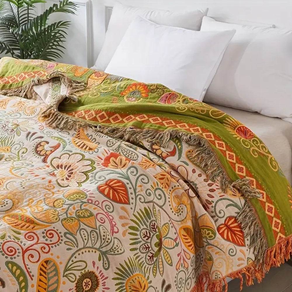 Reversible Bohemian Blanket: Soft Comfort with Floral Pattern